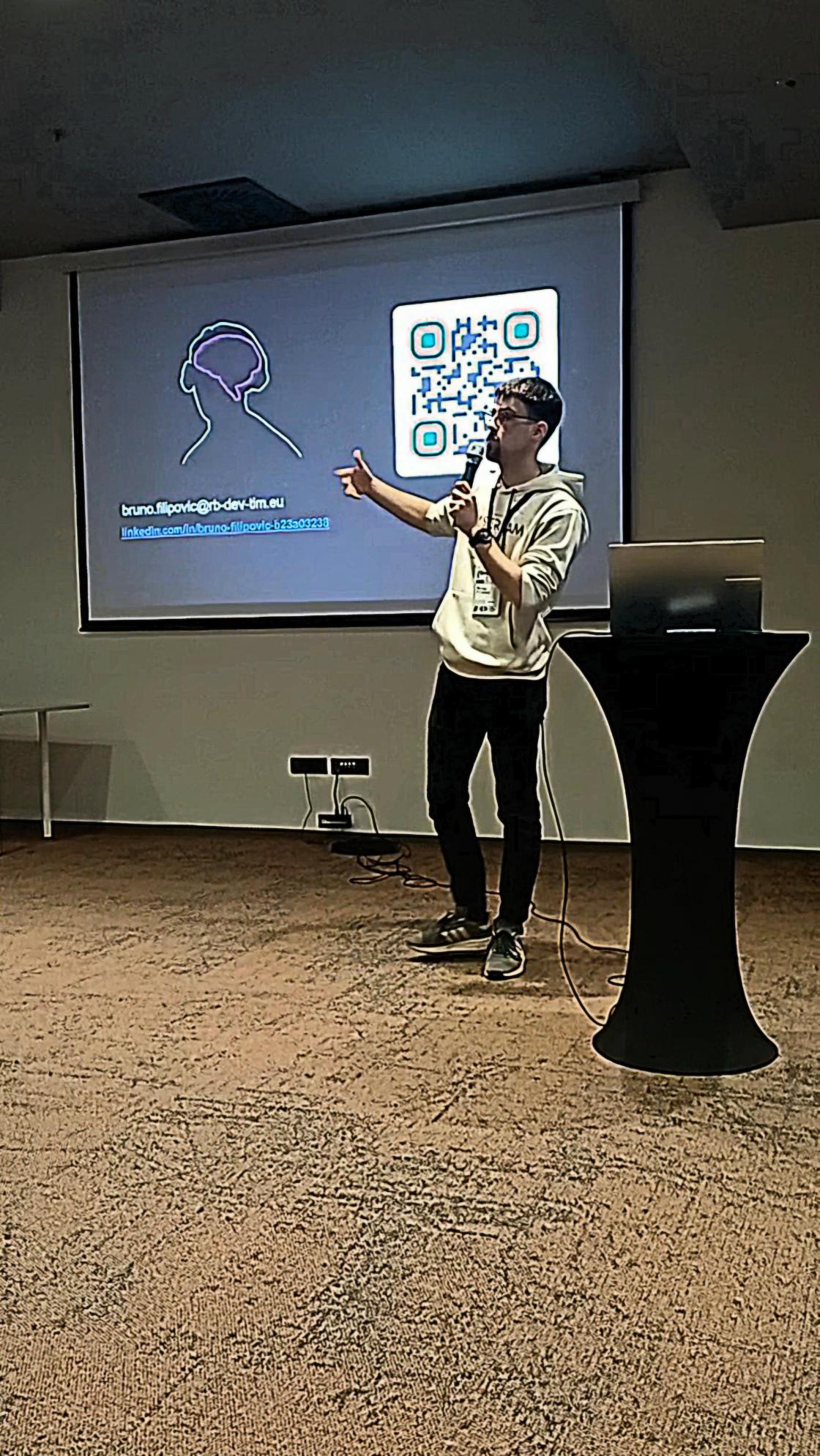 Bruno Filipović presenting at DevFest 2025